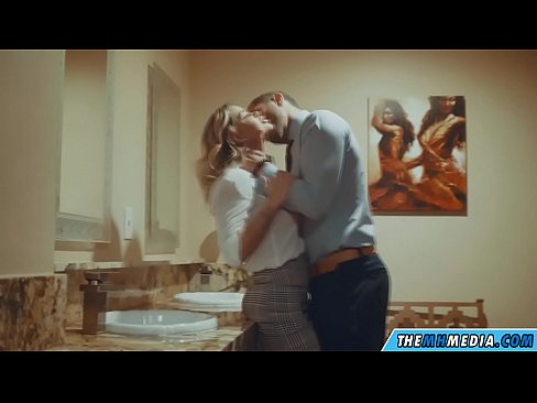 ❤️ Wanneer 'n rondborstige blondine jou in 'n openbare toilet verlei Gehalte-seks by ons af.pornpictureshq.ru ❌️❤